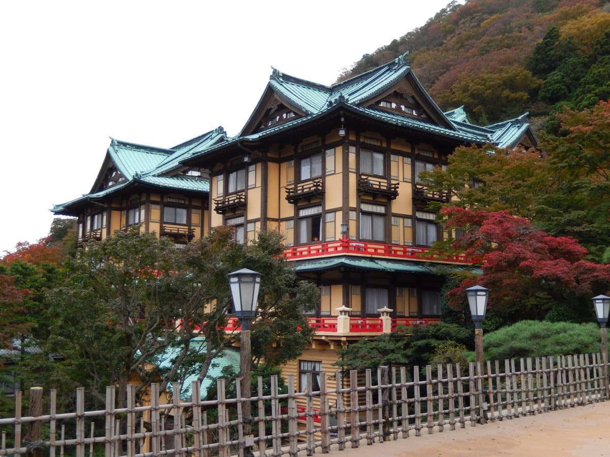 旅日達人提案!東京最佳賞楓路線→第2站紅葉環繞中泡湯,卓別林也來過 旅日達人提案!東京最佳賞楓路線→第2站紅葉環繞中泡湯,卓別林也來過