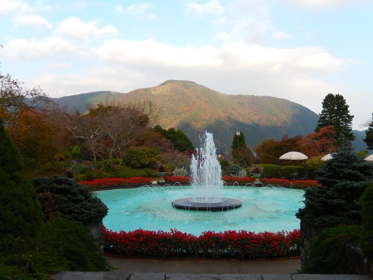 旅日達人提案!東京最佳賞楓路線→第2站紅葉環繞中泡湯,卓別林也來過 旅日達人提案!東京最佳賞楓路線→第2站紅葉環繞中泡湯,卓別林也來過