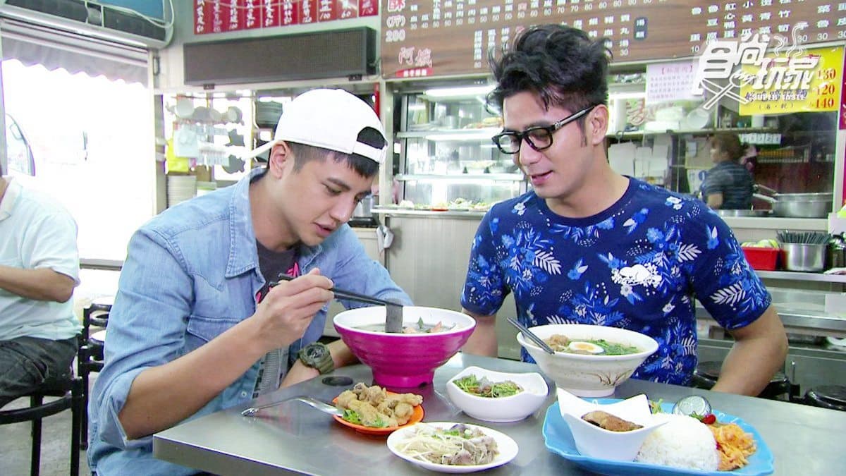 大分量早餐不怕你吃!海鮮麵10多種料、排骨酥麵配溏心蛋飽到中午 大分量早餐不怕你吃!海鮮麵10多種料、排骨酥麵配溏心蛋飽到中午