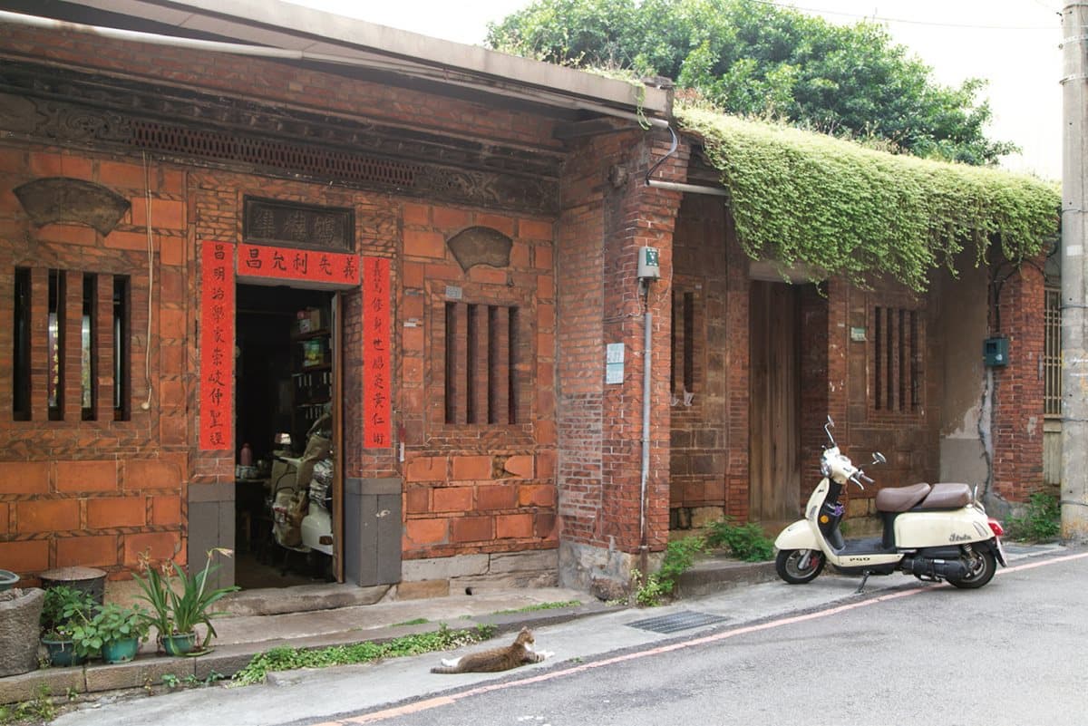 真正的「淡水老街」是這條?一日行程快收藏:清代街屋+香草啤酒+詩人書店+藏壽司 真正的「淡水老街」是這條?一日行程快收藏:清代街屋+香草啤酒+詩人書店+藏壽司
