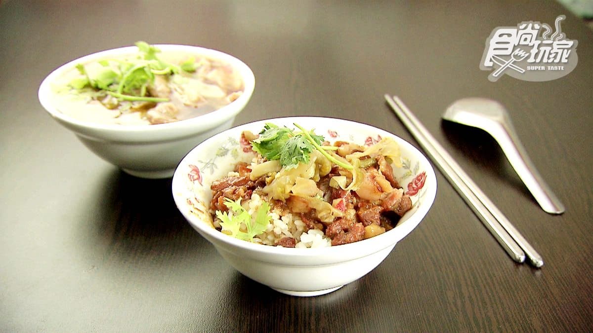 左營人追了40年!炭燒10小時肉燥飯+料多到滿出來肉羹 左營人追了40年!炭燒10小時肉燥飯+料多到滿出來肉羹