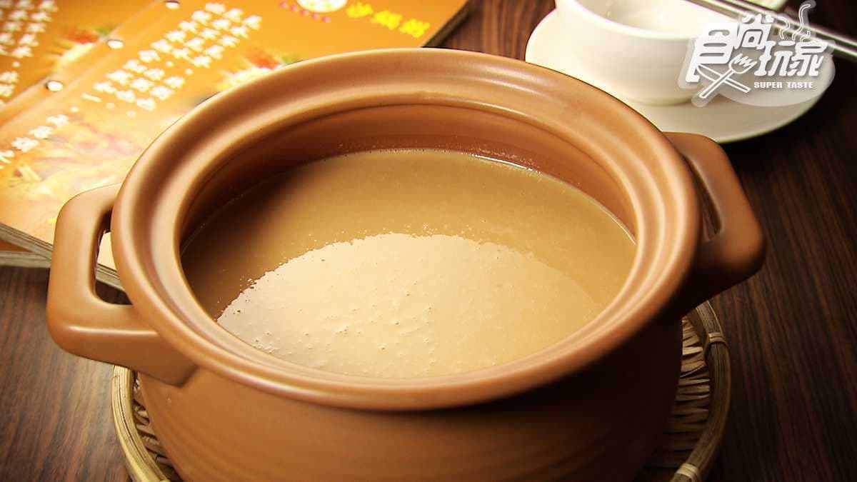 全台第一家「正宗潮州沙鍋粥」!處女蟳粥季節限定、雞肉粥加祕方「堅果醬」 全台第一家「正宗潮州沙鍋粥」!處女蟳粥季節限定、雞肉粥加祕方「堅果醬」