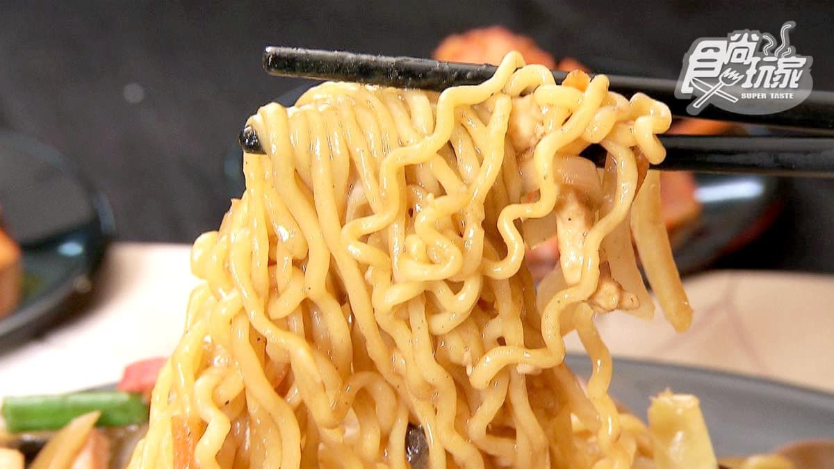 小鮮肉賣消夜好吸睛!平價「蒲燒鯛油飯」份量直逼辦桌等級 小鮮肉賣消夜好吸睛!平價「蒲燒鯛油飯」份量直逼辦桌等級