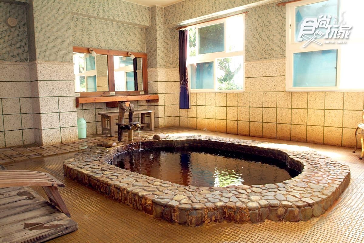 搭巴士去泡湯!冬季促銷:4人同行1人免費+94條路線線買4送2 搭巴士去泡湯!冬季促銷:4人同行1人免費+94條路線線買4送2