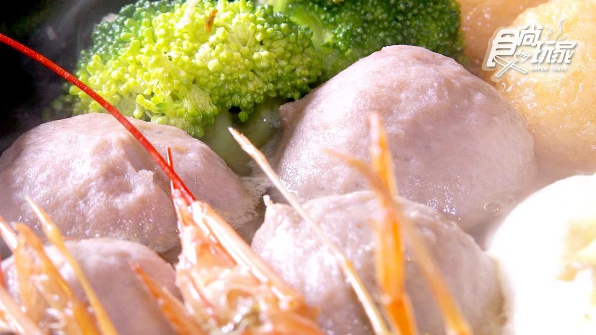 40年老字號石頭火鍋「爆漿芋泥丸」非點不可!特製沙茶醬好銷魂 40年老字號石頭火鍋「爆漿芋泥丸」非點不可!特製沙茶醬好銷魂