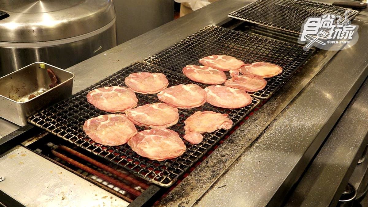 這樣不好吧?早餐就吃「炭烤牛舌」配「啤酒」比台南還狂