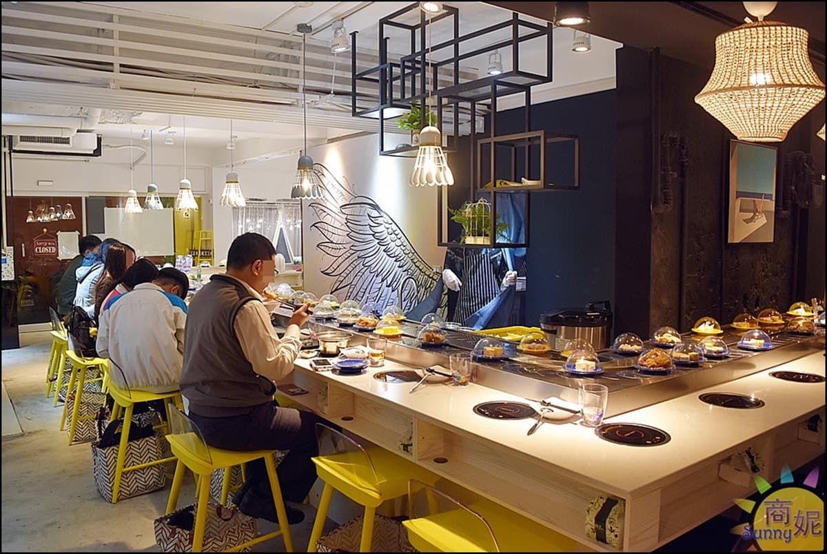 【新開店】每盤只要18元起!網美風迴轉火鍋 肉骨茶鍋好誘人 【新開店】每盤只要18元起!網美風迴轉火鍋 肉骨茶鍋好誘人