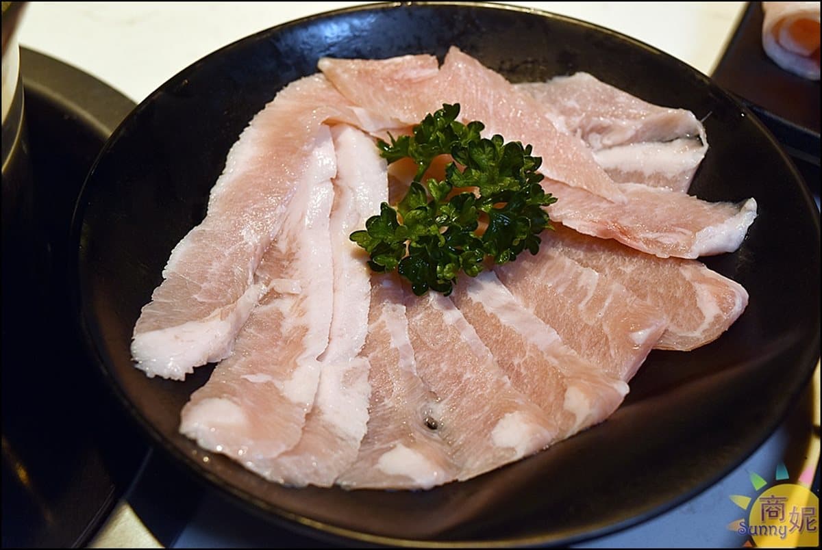 【新開店】每盤只要18元起!網美風迴轉火鍋 肉骨茶鍋好誘人 【新開店】每盤只要18元起!網美風迴轉火鍋 肉骨茶鍋好誘人