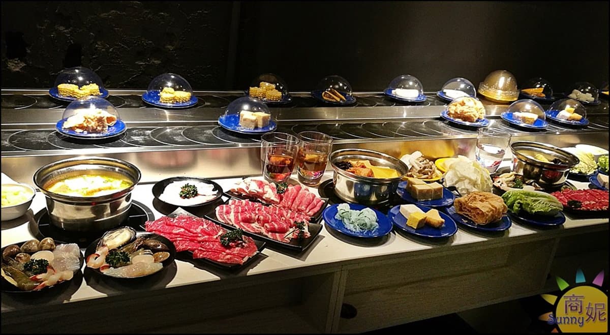 【新開店】每盤只要18元起!網美風迴轉火鍋 肉骨茶鍋好誘人 【新開店】每盤只要18元起!網美風迴轉火鍋 肉骨茶鍋好誘人