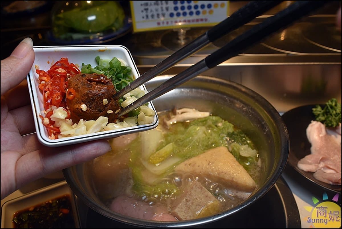 【新開店】每盤只要18元起!網美風迴轉火鍋 肉骨茶鍋好誘人 【新開店】每盤只要18元起!網美風迴轉火鍋 肉骨茶鍋好誘人