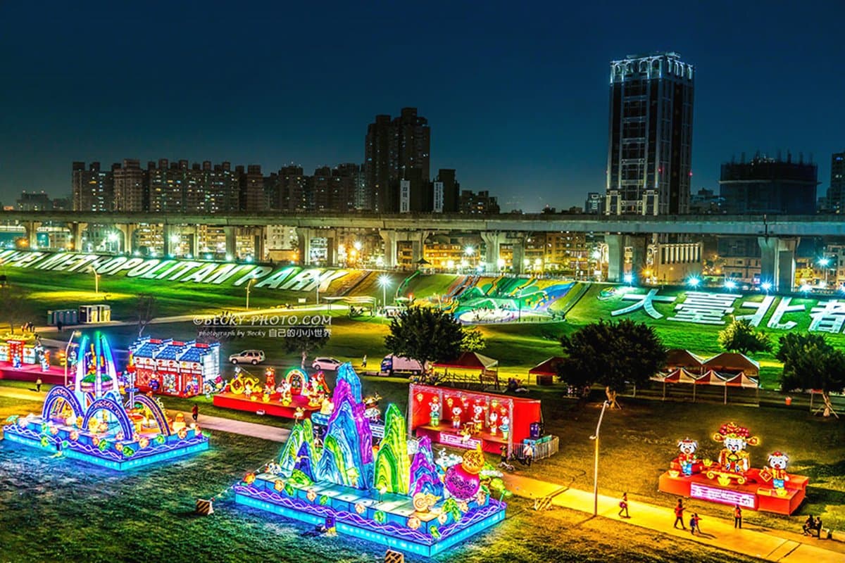 就是今天!華麗草皮燈海、超萌碰碰豬 新北燈會2∕18熱鬧點燈 就是今天!華麗草皮燈海、超萌碰碰豬 新北燈會2∕18熱鬧點燈