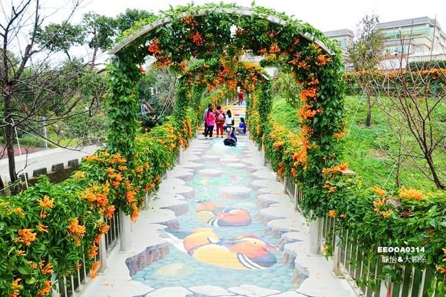 浪漫新景點!「炮仗花」拱門步道+3D立體彩繪空橋,快點拍起來 浪漫新景點!「炮仗花」拱門步道+3D立體彩繪空橋,快點拍起來