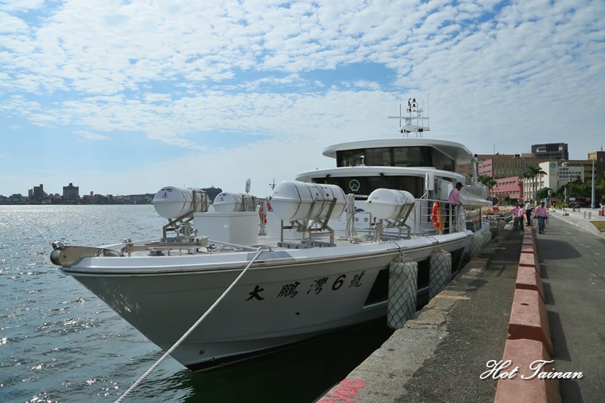 最潮玩法!搭遊艇從「駁二」玩到「大鵬灣」 海上視角看遍高屏景點 最潮玩法!搭遊艇從「駁二」玩到「大鵬灣」 海上視角看遍高屏景點