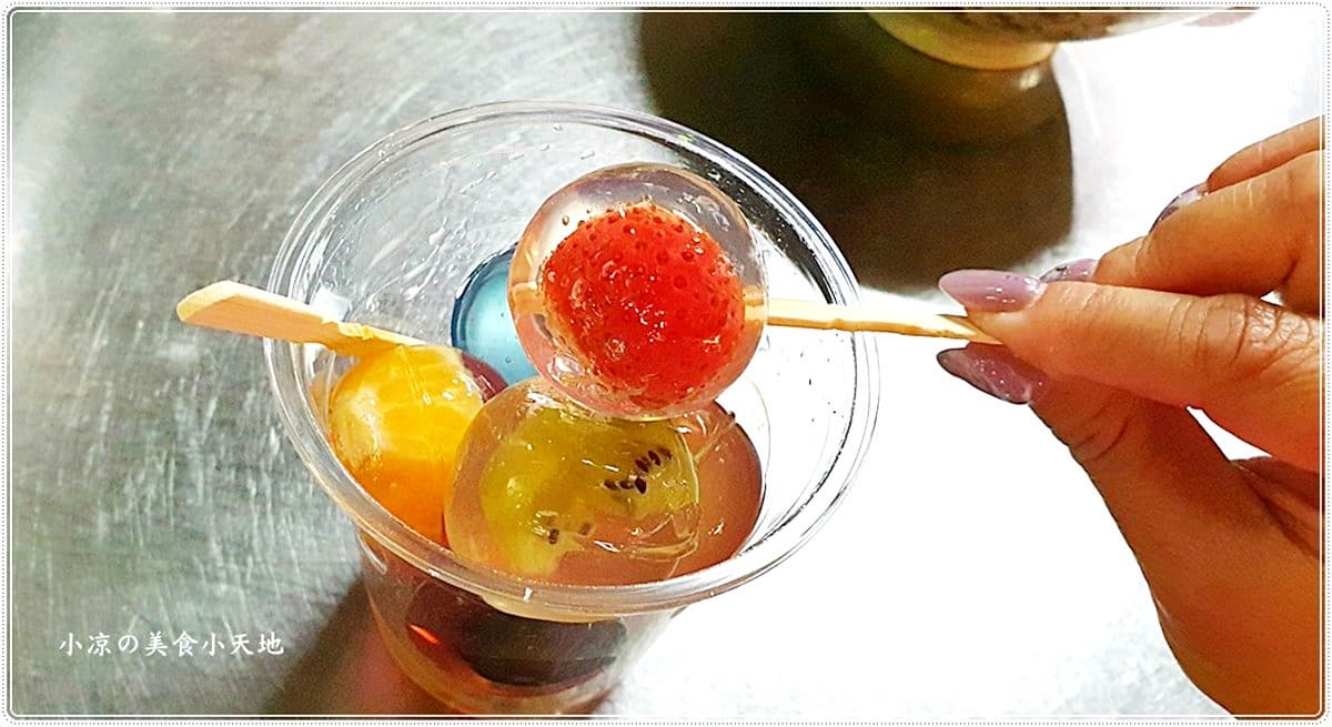 少女心大噴發!「彩色水晶球」甜點太夢幻 淋上蜂蜜更銷魂 少女心大噴發!「彩色水晶球」甜點太夢幻 淋上蜂蜜更銷魂