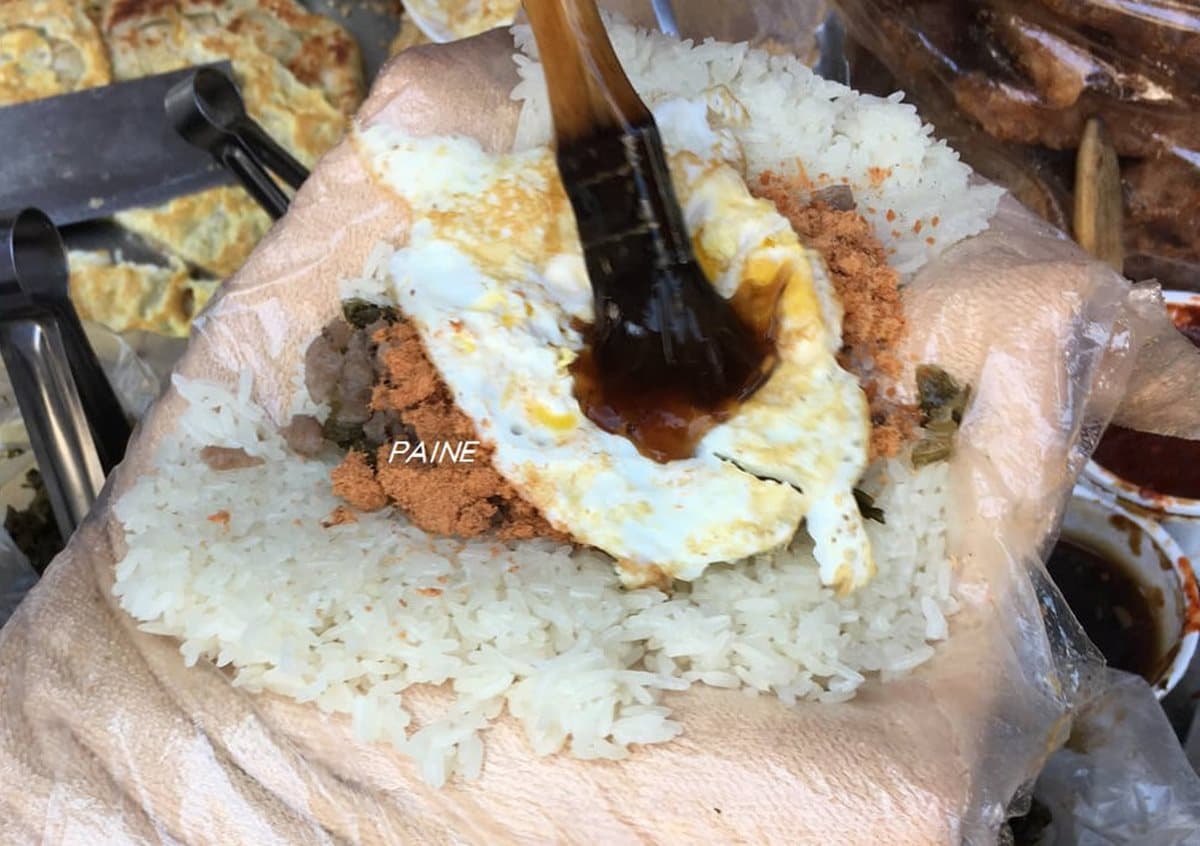 比便當還大!台北巨無霸飯糰 僅賣25元 比便當還大!台北巨無霸飯糰 僅賣25元