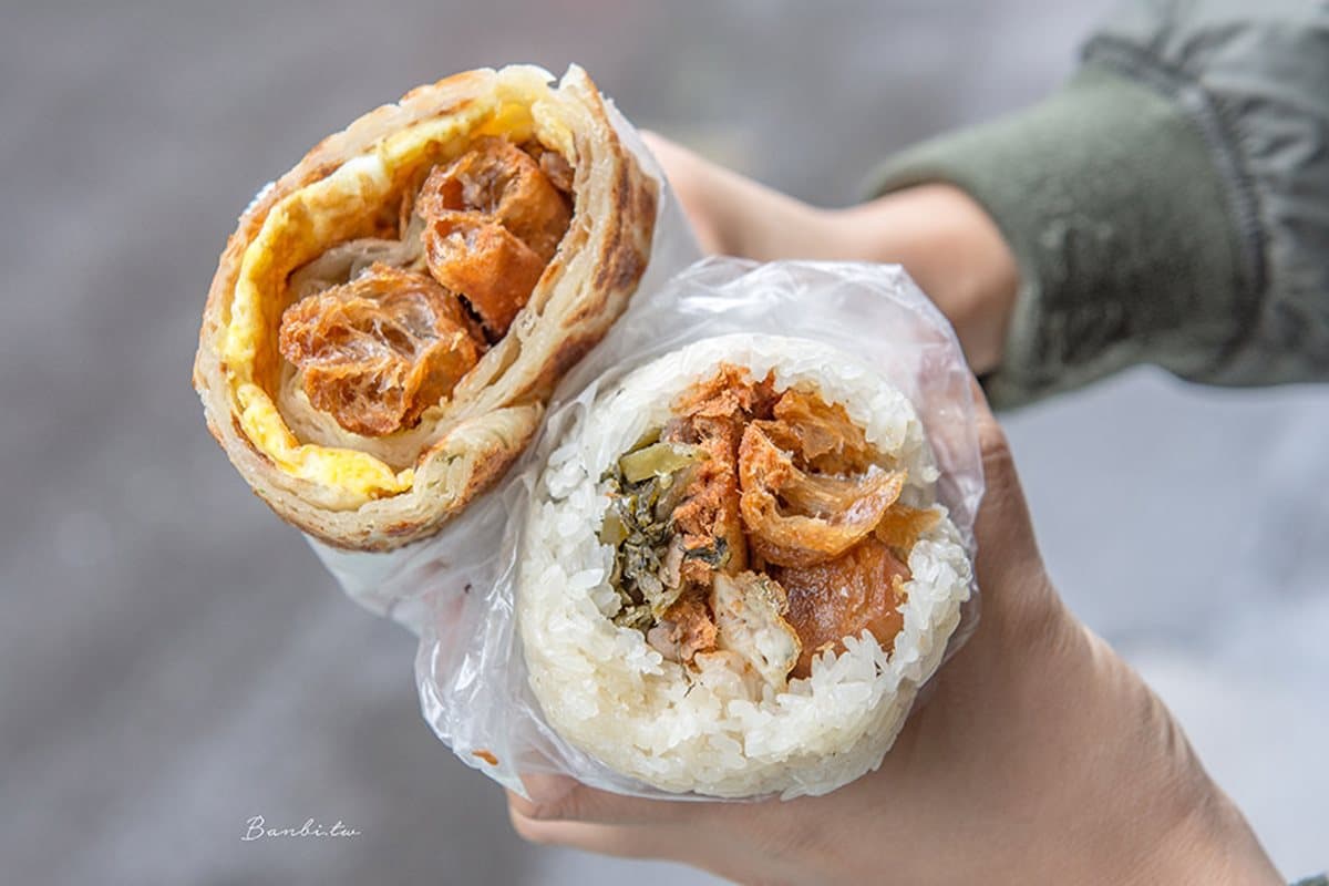 比便當還大!台北巨無霸飯糰 僅賣25元 比便當還大!台北巨無霸飯糰 僅賣25元