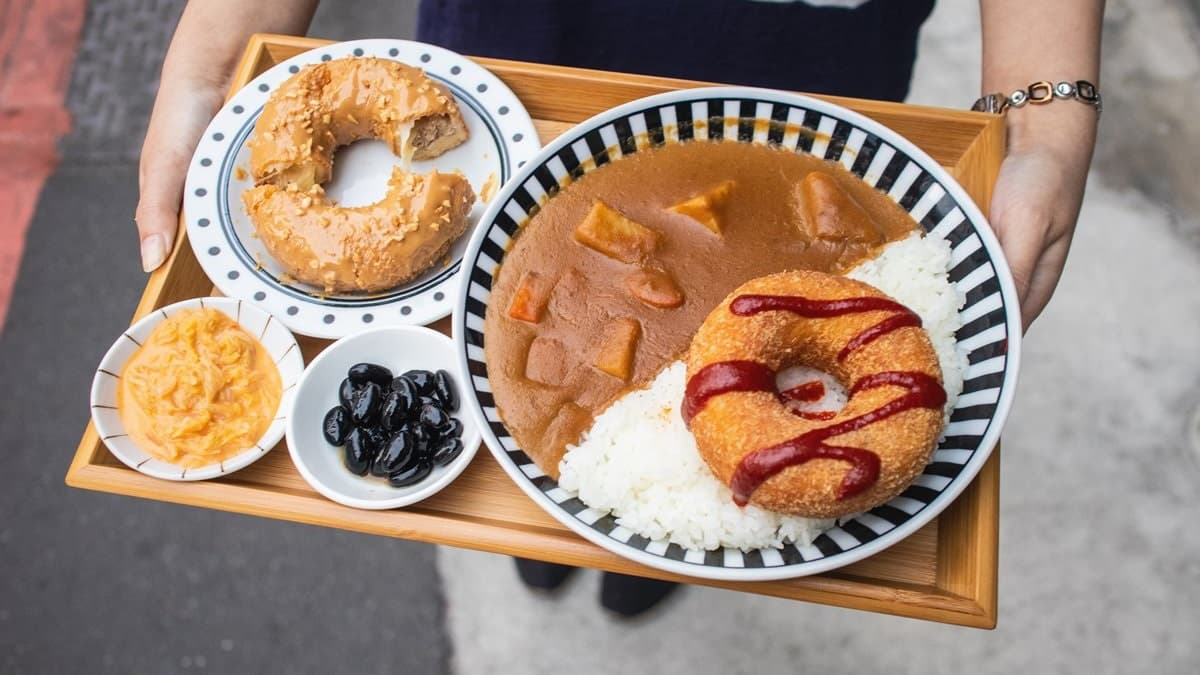 台南有這味!甜甜圈配日式咖哩飯能吃嗎?原來是「臥底的炸雞」 台南有這味!甜甜圈配日式咖哩飯能吃嗎?原來是「臥底的炸雞」