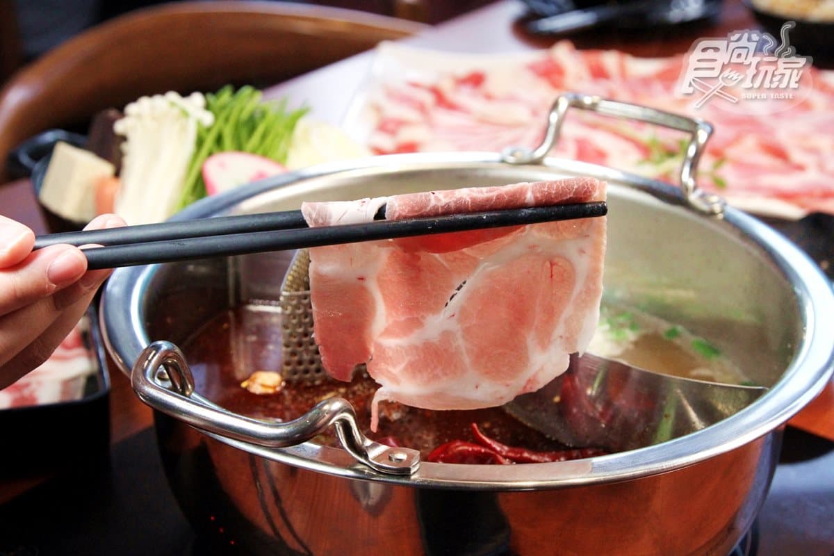 肉多多二代店「粉紅恐龍風」!集4人用餐就送超大「玫瑰肉盤」 肉多多二代店「粉紅恐龍風」!集4人用餐就送超大「玫瑰肉盤」