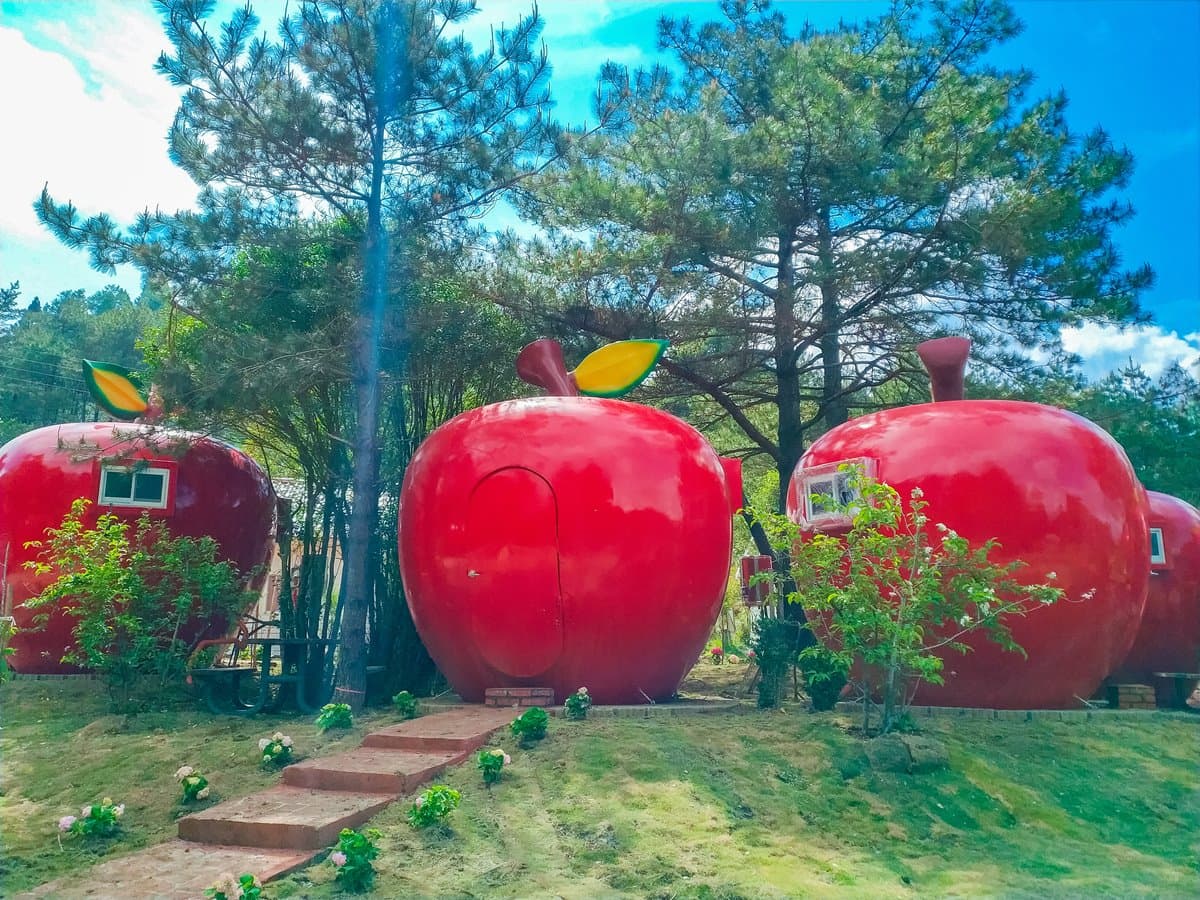 露營新手想住!超萌「蘋果屋」18顆巨大蘋果曝光,5月試營運 露營新手想住!超萌「蘋果屋」18顆巨大蘋果曝光,5月試營運