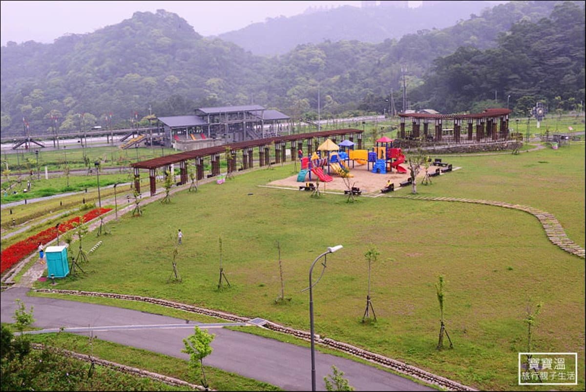 刺激度破表!南港公園最新「單人滑索」 親子膽量大考驗 刺激度破表!南港公園最新「單人滑索」 親子膽量大考驗