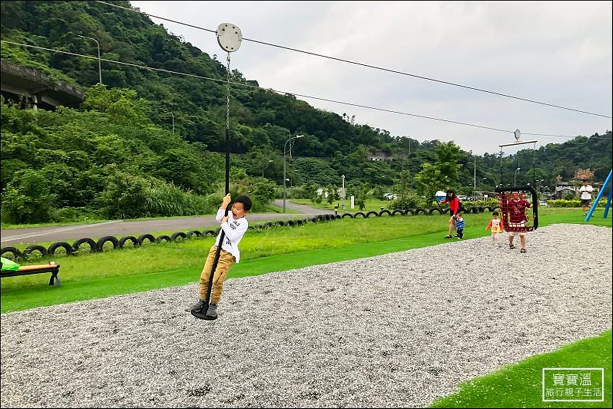 刺激度破表!南港公園最新「單人滑索」 親子膽量大考驗 刺激度破表!南港公園最新「單人滑索」 親子膽量大考驗