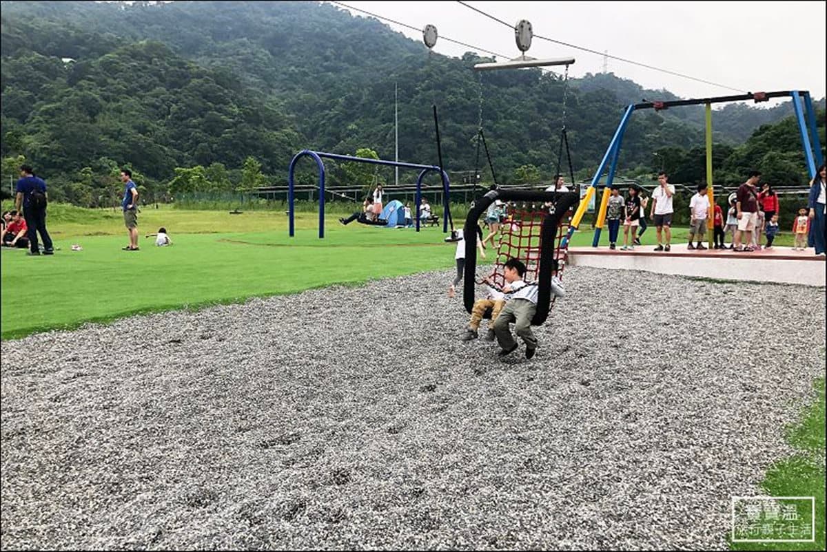 刺激度破表!南港公園最新「單人滑索」 親子膽量大考驗 刺激度破表!南港公園最新「單人滑索」 親子膽量大考驗
