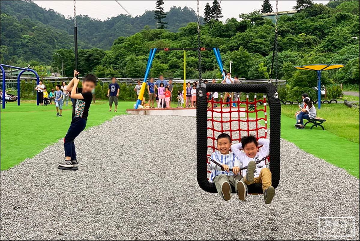 刺激度破表!南港公園最新「單人滑索」 親子膽量大考驗 刺激度破表!南港公園最新「單人滑索」 親子膽量大考驗