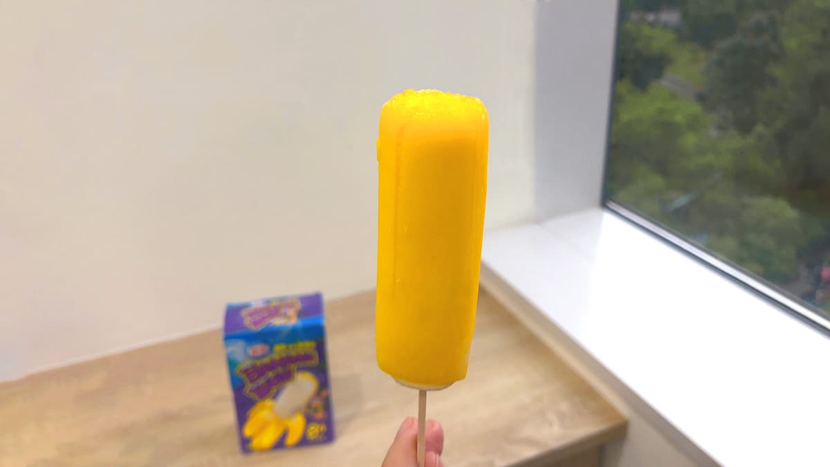 太促咪了!「香蕉冰棒」真的可以剝皮,這間超商獨賣 太促咪了!「香蕉冰棒」真的可以剝皮,這間超商獨賣