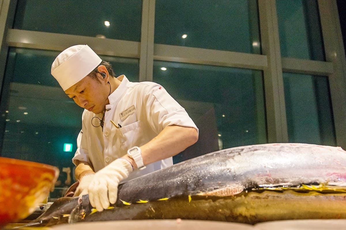 海鮮殺手出列!現殺鮪魚「生魚片吃到飽」每人500元、指定週五限定 海鮮殺手出列!現殺鮪魚「生魚片吃到飽」每人500元、指定週五限定