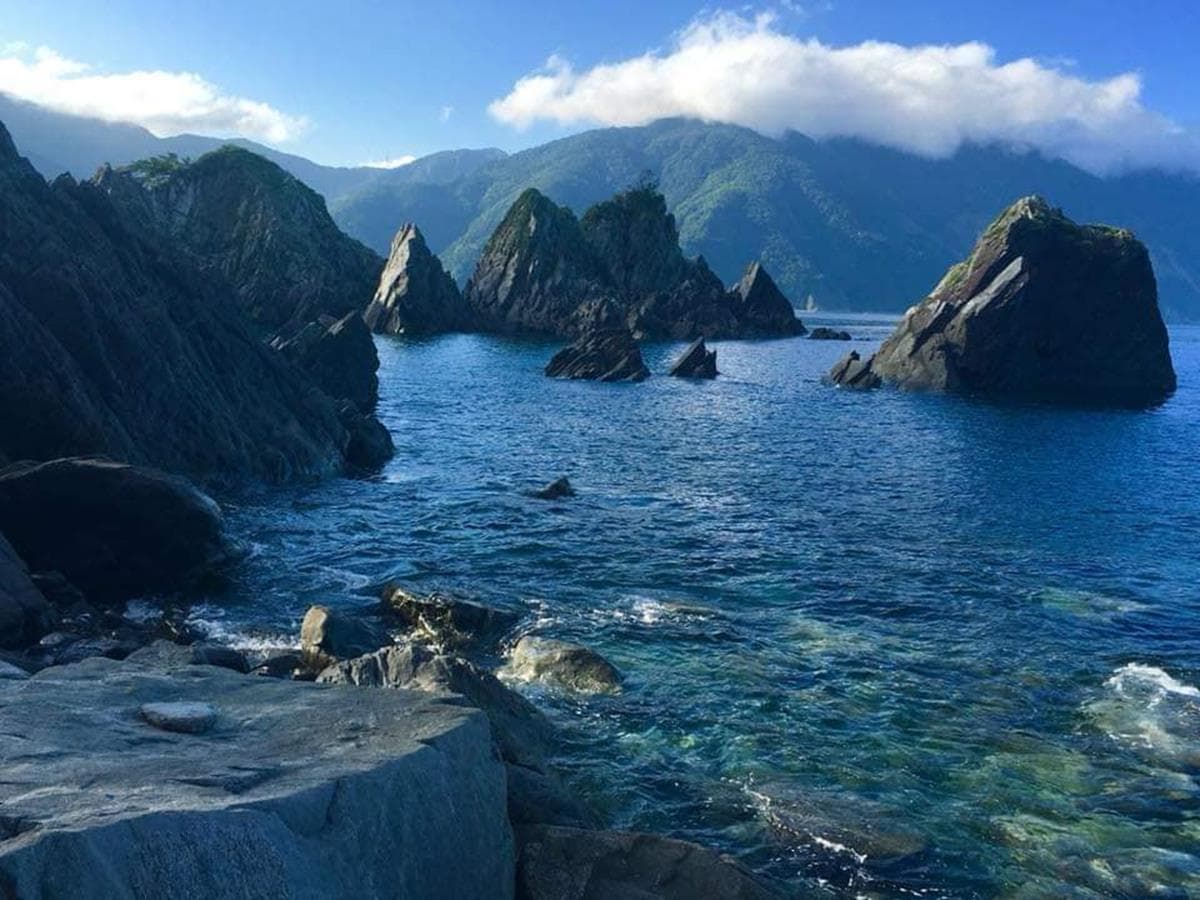 獨木舟新祕境曝光!夏日限定優游「黃金河稻」、穿越海蝕洞 獨木舟新祕境曝光!夏日限定優游「黃金河稻」、穿越海蝕洞