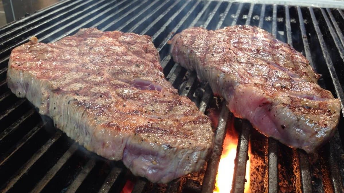 立馬約吃肉!日本超人氣立食牛排「Ikinari Steak」6/11開在這 立馬約吃肉!日本超人氣立食牛排「Ikinari Steak」6/11開在這