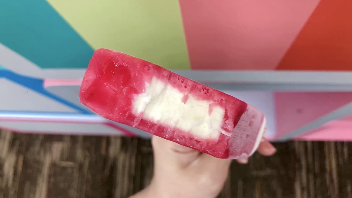 「草莓起司雪糕」太療癒!這款冰品沒吃過就落伍惹,冰控們衝了 「草莓起司雪糕」太療癒!這款冰品沒吃過就落伍惹,冰控們衝了