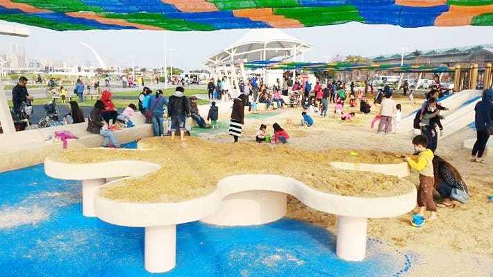 小孩天堂!大佳河濱公園「戲水區」,連續4個月免費玩水啦 小孩天堂!大佳河濱公園「戲水區」,連續4個月免費玩水啦