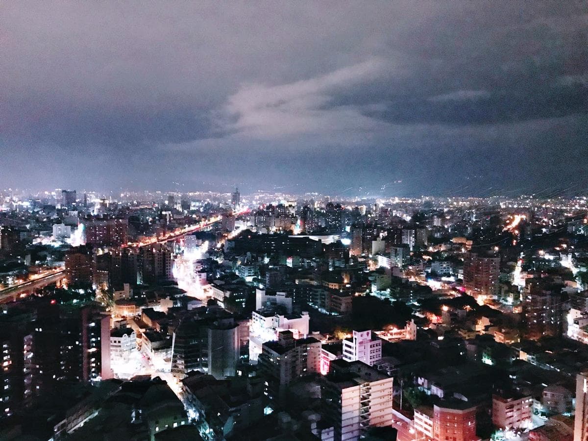 絕美夜景、30個座位!台中36層樓高「咖啡任務」百元咖啡賞無敵美景 絕美夜景、30個座位!台中36層樓高「咖啡任務」百元咖啡賞無敵美景