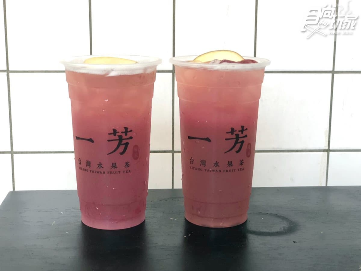 水果控搶喝了!一芳最新「巨峰葡萄水果茶」,加碼4款原茶升級大杯量 水果控搶喝了!一芳最新「巨峰葡萄水果茶」,加碼4款原茶升級大杯量