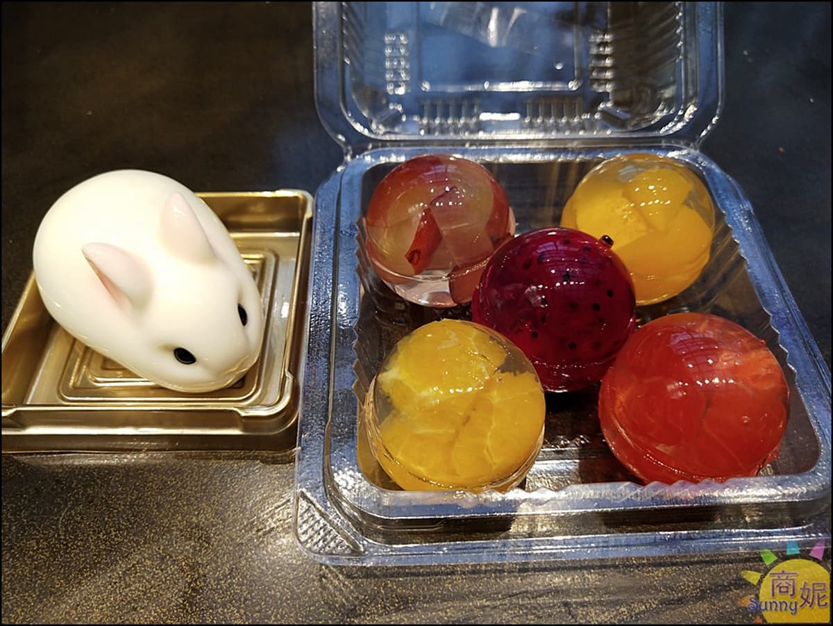 甜點控瘋傳!台中「愛廣場」必吃這3家:蛋糕皮紅豆餅、超萌雪Q兔、千層可頌燒 甜點控瘋傳!台中「愛廣場」必吃這3家:蛋糕皮紅豆餅、超萌雪Q兔、千層可頌燒