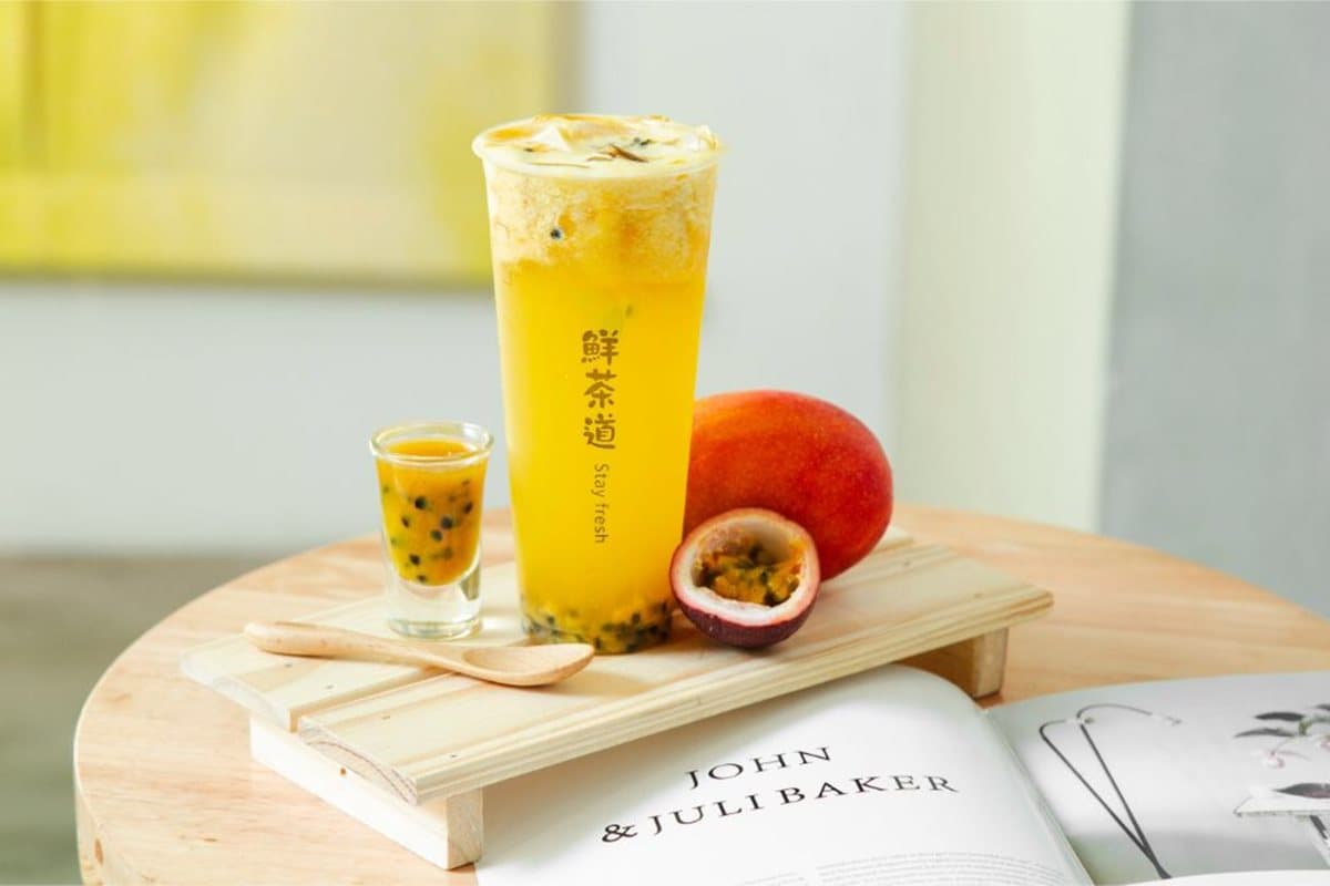 香甜芒果味太犯規!鮮茶道3大芒果冰飲全新登場,虛擬復古版「偷心冰菓室」快閃來襲 香甜芒果味太犯規!鮮茶道3大芒果冰飲全新登場,虛擬復古版「偷心冰菓室」快閃來襲