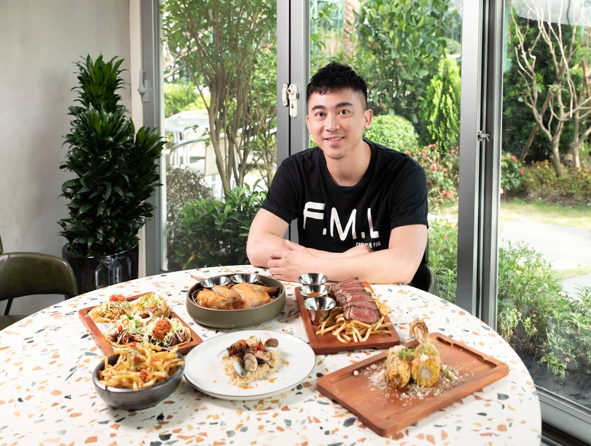 吊烤半雞+乾式熟成紐約克爆汁上桌,週三優惠炸雞翅10隻100元 吊烤半雞+乾式熟成紐約克爆汁上桌,週三優惠炸雞翅10隻100元