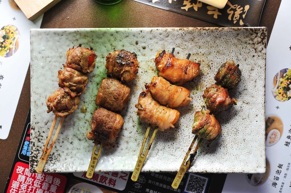 台中高CP值串燒,招牌必點「豬肉包麻糬」,還有雞湯免費無限喝 台中高CP值串燒,招牌必點「豬肉包麻糬」,還有雞湯免費無限喝