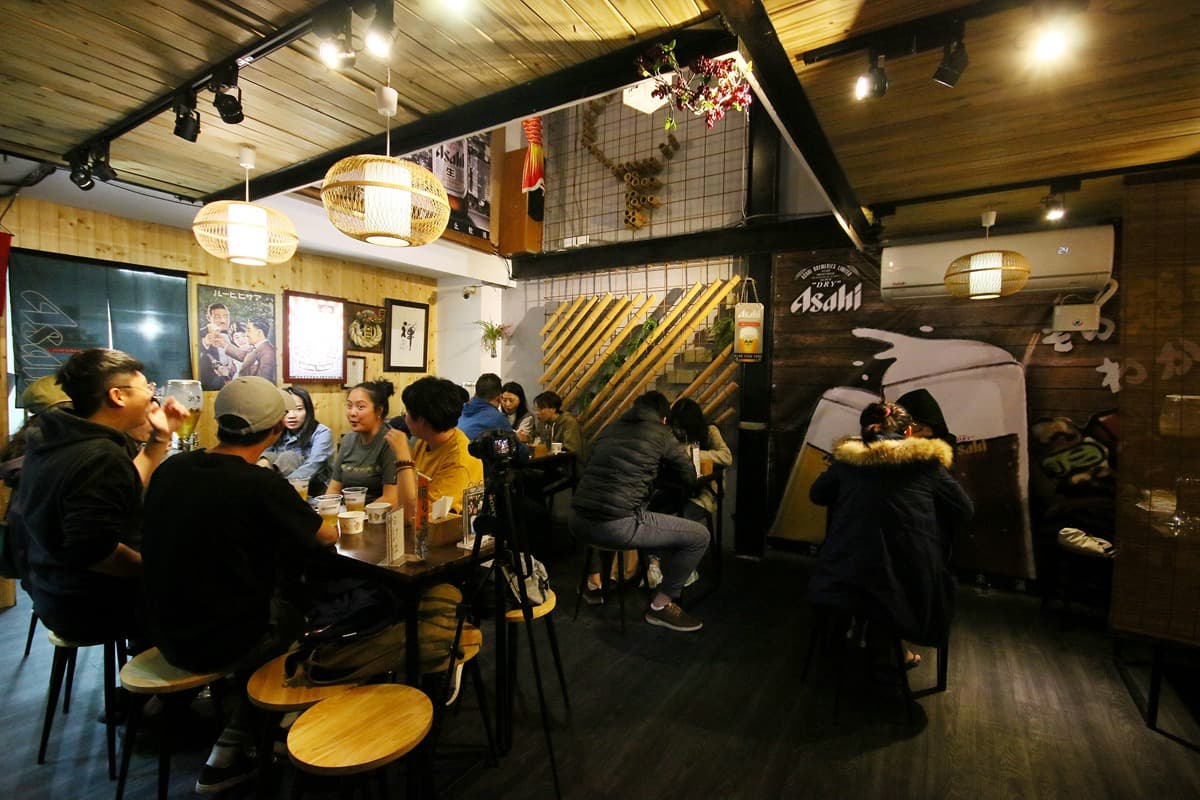 台中高CP值串燒,招牌必點「豬肉包麻糬」,還有雞湯免費無限喝 台中高CP值串燒,招牌必點「豬肉包麻糬」,還有雞湯免費無限喝
