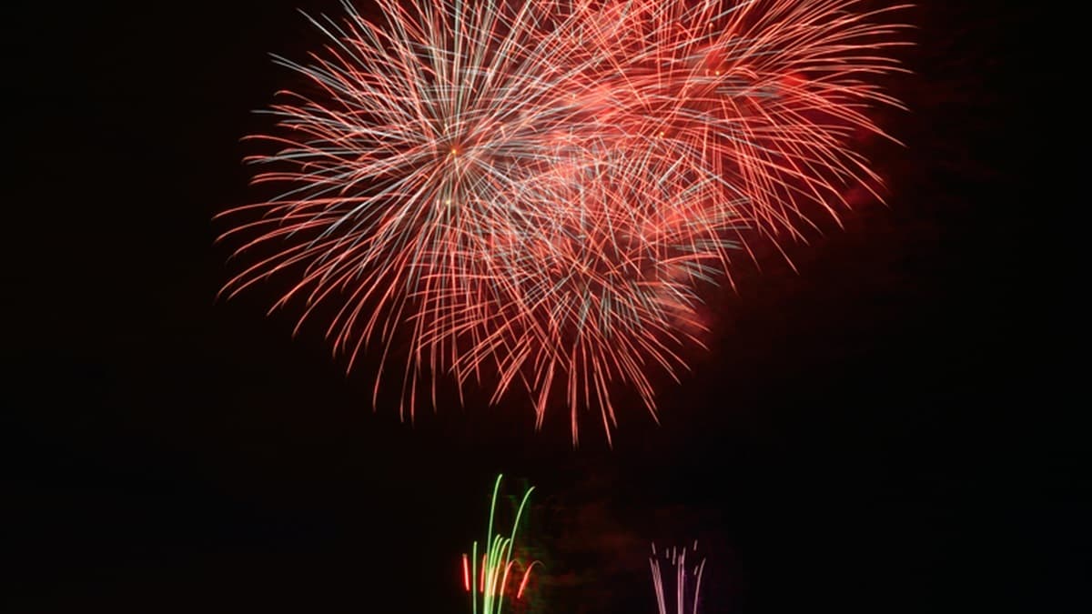 七彩流蘇之海+24米巨型燈籠遊行!七夕衝日本,來場仲夏情人夜 七彩流蘇之海+24米巨型燈籠遊行!七夕衝日本,來場仲夏情人夜