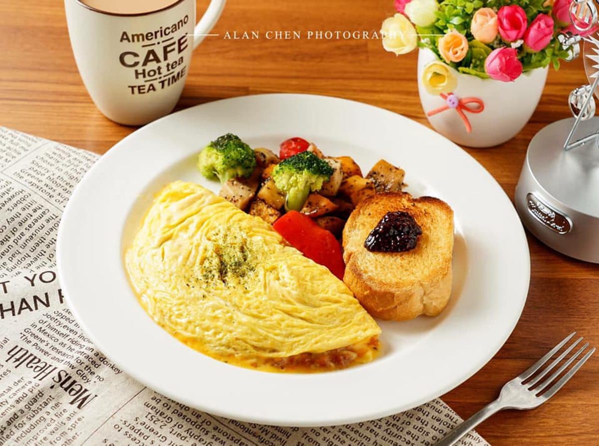 雙色起司「厚蛋餅」好滿足!週一早餐要吃飽,可愛店貓KiKi & LaLa作陪【文末抽獎】 雙色起司「厚蛋餅」好滿足!週一早餐要吃飽,可愛店貓KiKi & LaLa作陪【文末抽獎】