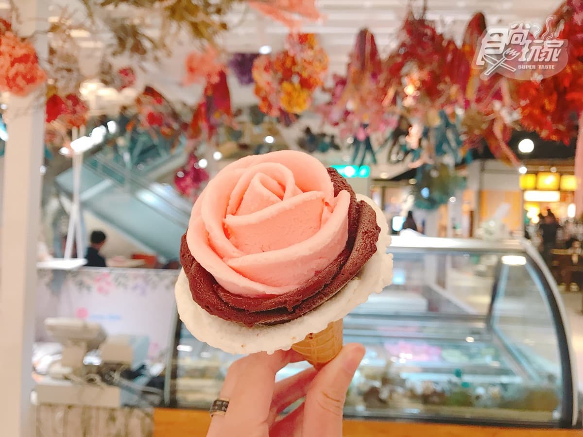 冰淇淋控尖叫!超狂3層小豬、8球獅子甜筒,這家快閃店吃得到 冰淇淋控尖叫!超狂3層小豬、8球獅子甜筒,這家快閃店吃得到