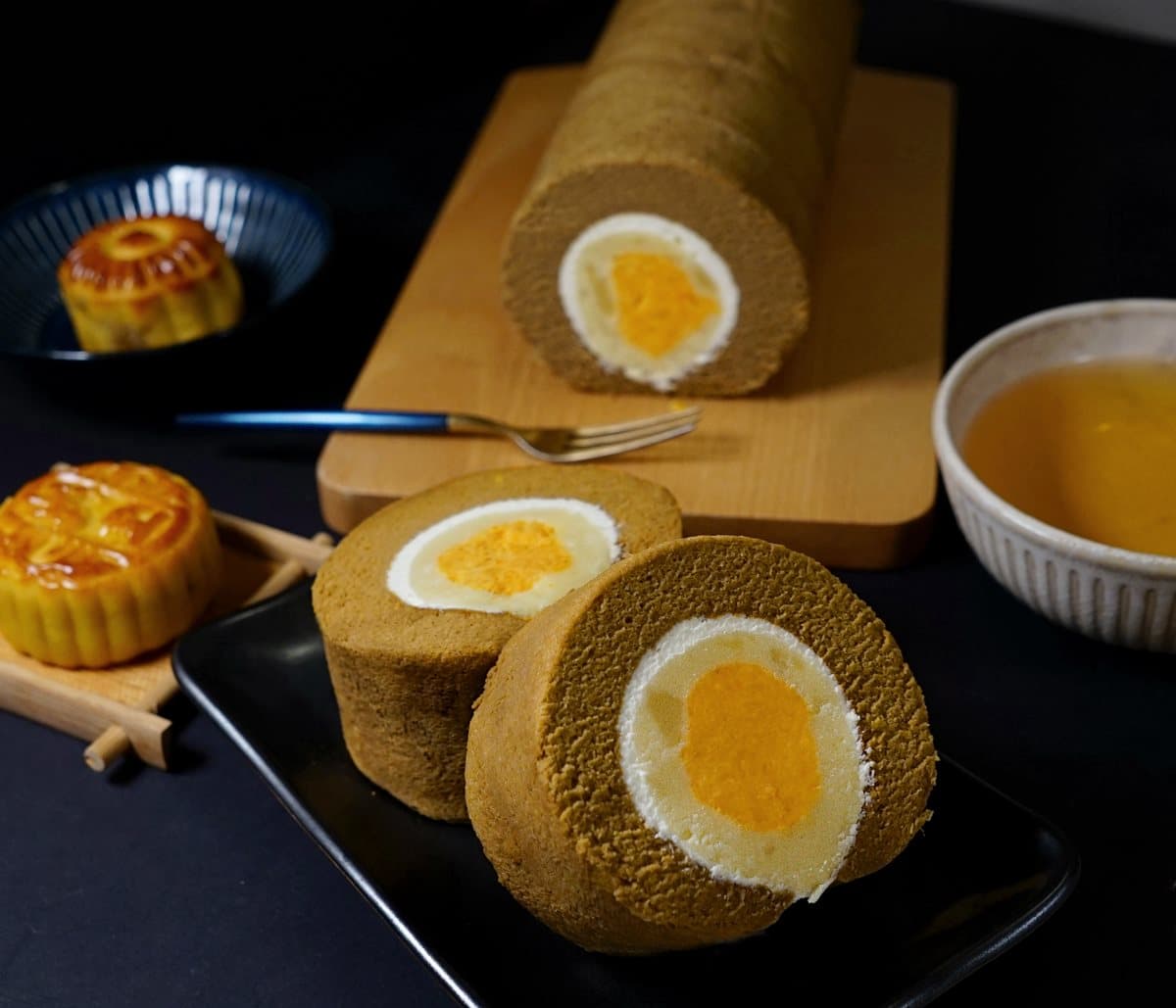 「鹹蛋黃」變甜點!金帛手製最新「月餅生乳捲」,夾入綠豆沙+鹹蛋黃 「鹹蛋黃」變甜點!金帛手製最新「月餅生乳捲」,夾入綠豆沙+鹹蛋黃