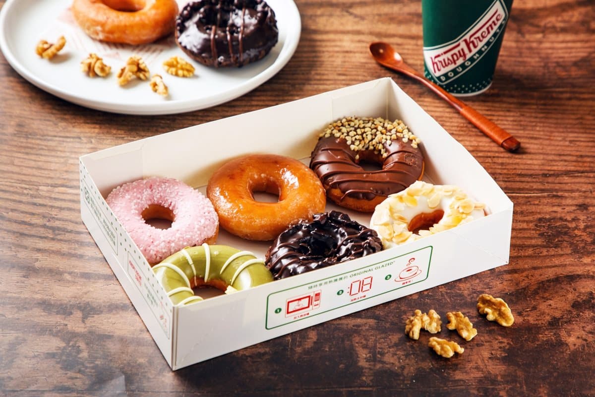 罪惡來襲!Krispy Kreme限定「流沙布蕾甜甜圈」,首日加送「買六送六」券 罪惡來襲!Krispy Kreme限定「流沙布蕾甜甜圈」,首日加送「買六送六」券