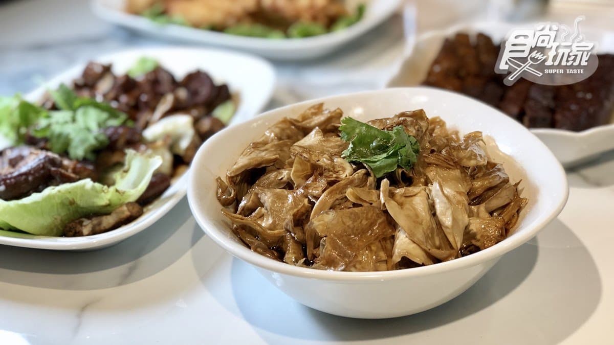25公分超狂「豬肋排」!「肉骨茶名店」首登台,開幕用餐半價 25公分超狂「豬肋排」!「肉骨茶名店」首登台,開幕用餐半價
