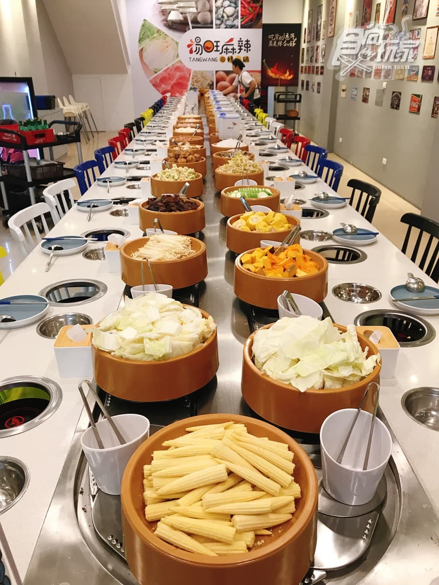 【新開店】比2杯星冰樂便宜!超狂「回轉火鍋」288元吃到飽,75種肉片、火鍋料轉到你面前 【新開店】比2杯星冰樂便宜!超狂「回轉火鍋」288元吃到飽,75種肉片、火鍋料轉到你面前