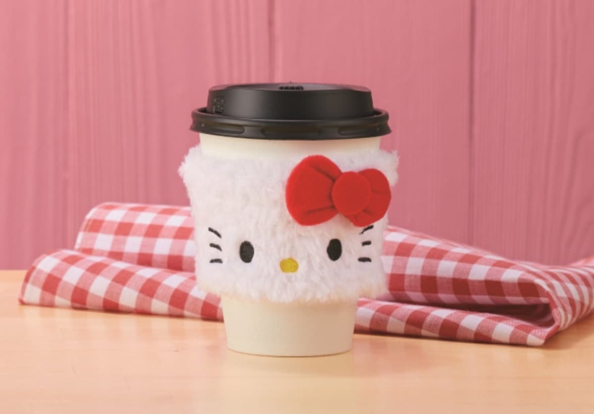 萌力引爆!全家Hello Kitty杯套「整圈毛絨絨」加10元就可擁有 萌力引爆!全家Hello Kitty杯套「整圈毛絨絨」加10元就可擁有