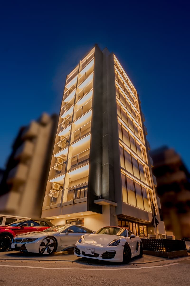 超狂飯店「跑車免費開」!入住就送保時捷、賓士每天輪流坐,還有酒吧喝到飽 超狂飯店「跑車免費開」!入住就送保時捷、賓士每天輪流坐,還有酒吧喝到飽