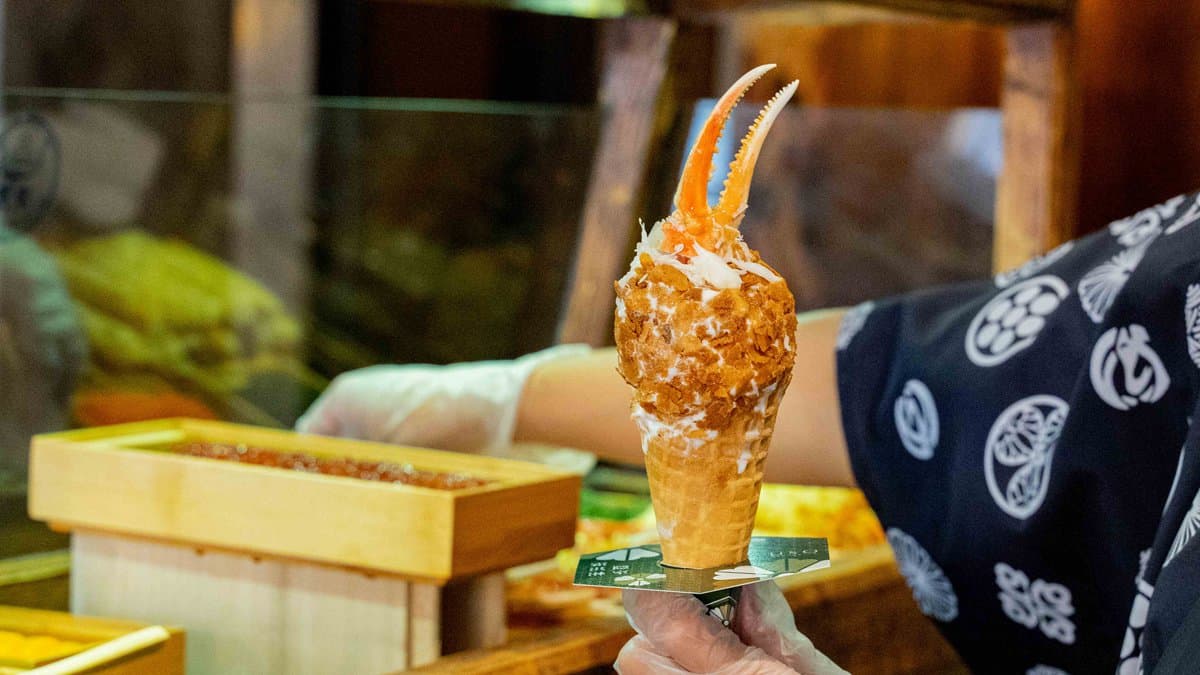 這口味有點嚇人!松葉蟹、鮭魚卵為什麼會在霜淇淋上?竟還有芥末、炸蝦 這口味有點嚇人!松葉蟹、鮭魚卵為什麼會在霜淇淋上?竟還有芥末、炸蝦